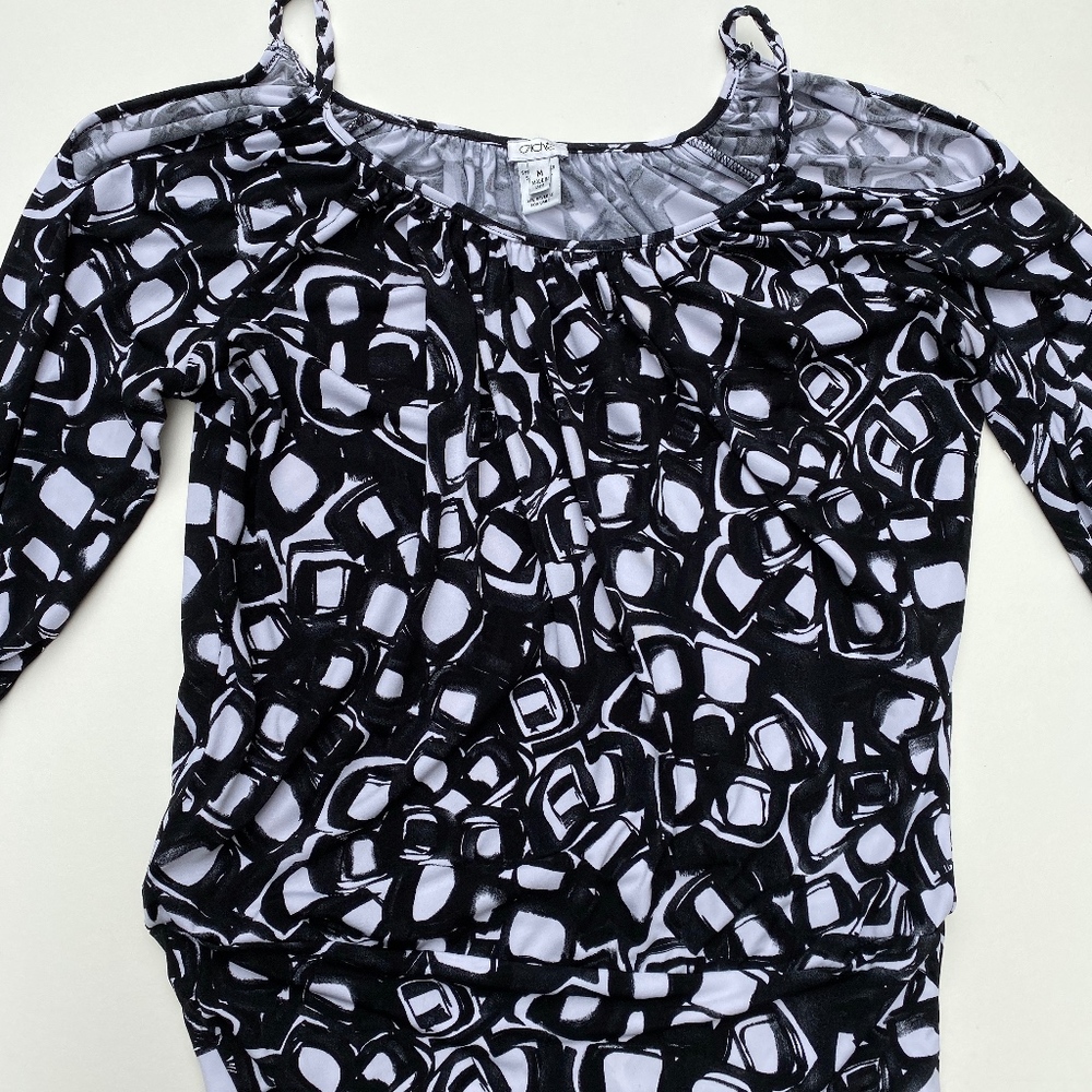 COLD SHOULDER KNIT TOP